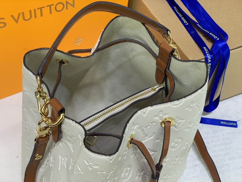 LV Bucket bag M44022013