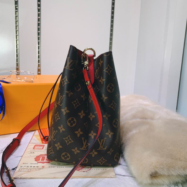 LV Bucket bag M4402204