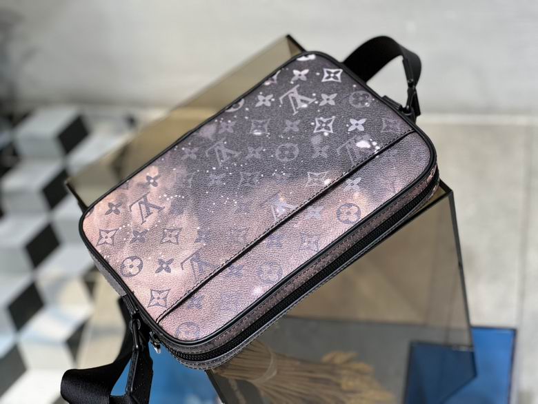 LV BAG Messenger bag M44165 26X17X5cm XM