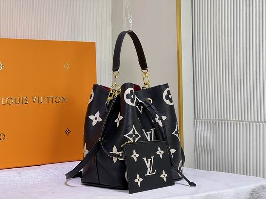 LV BAG Neo M45555 26x26x17.5cm cs