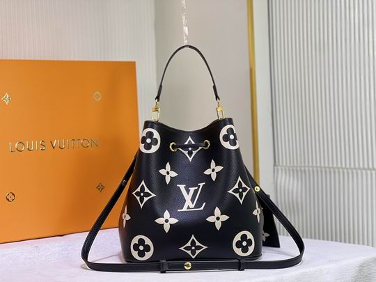 LV BAG Neo M45555 26x26x17.5cm cs