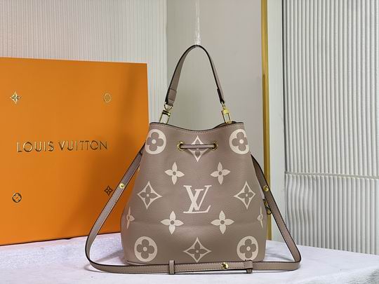 LV BAG Neo M45555 26x26x17.5cm cs