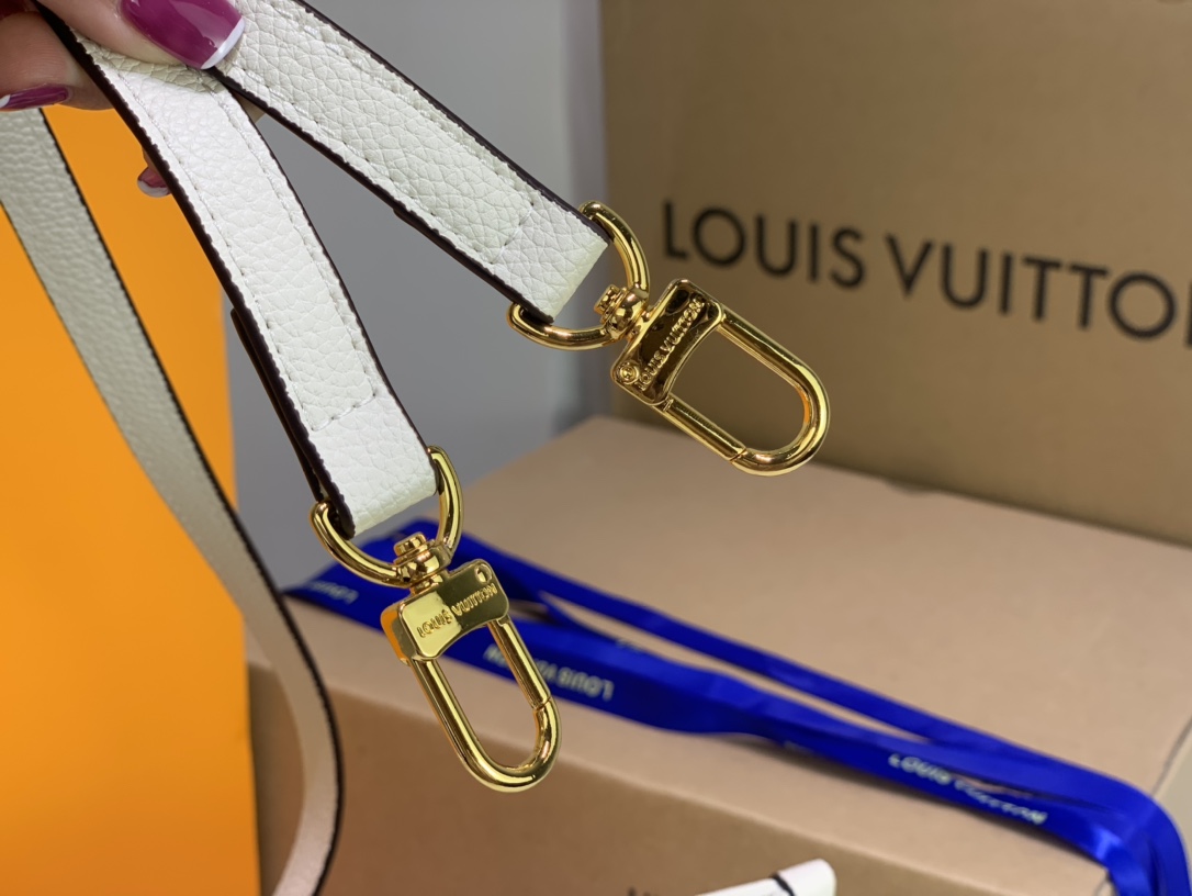 LV BAG onthego M45659 25x19x11.5 cm cs