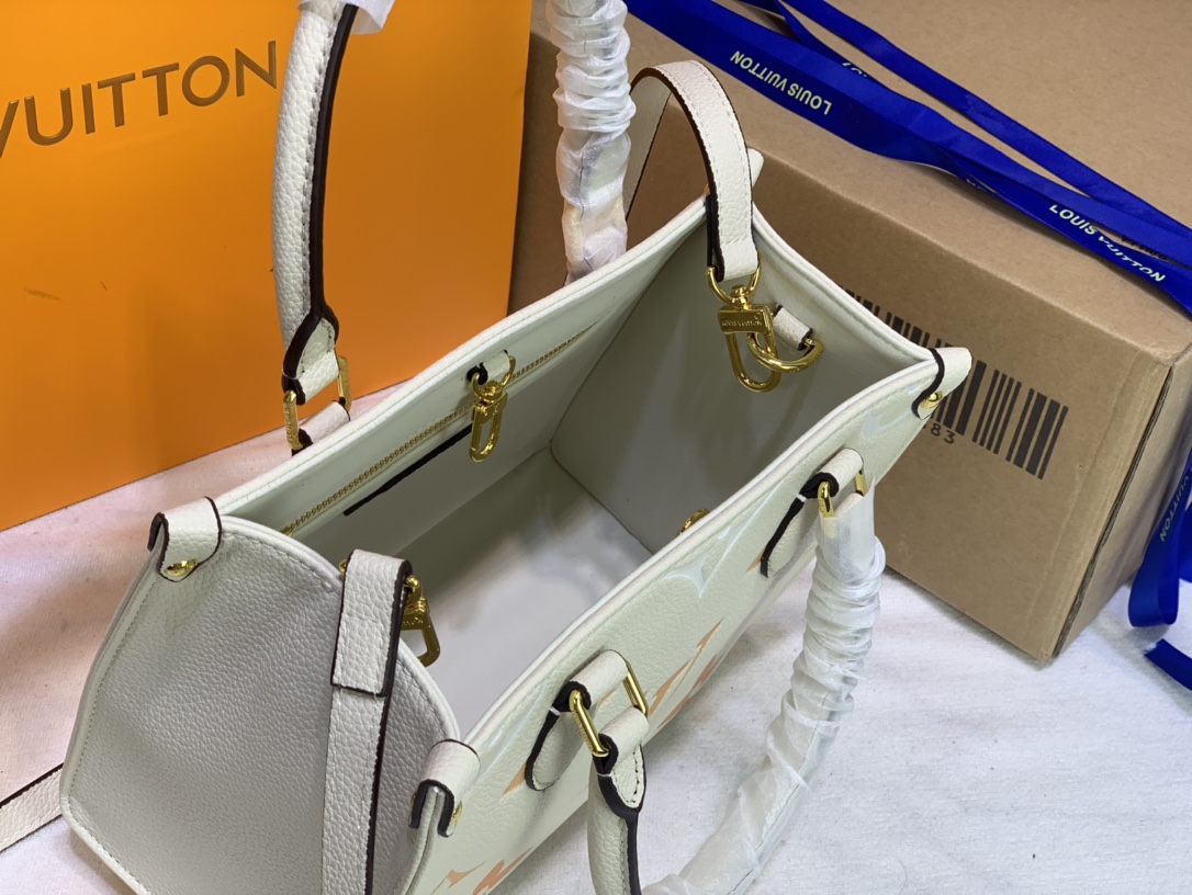 LV BAG onthego M45659 25x19x11.5 cm cs