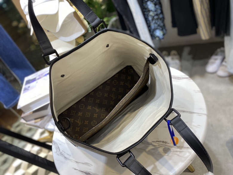 LV Bags Men M45734 37X29X13cm XM