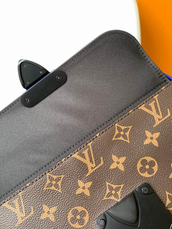 LV BAG Messenger bag M45836 22X18X8cm XM