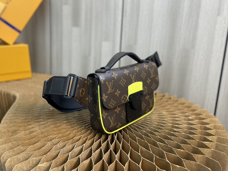 LV Chest pack M45864 21X15X4cm XM