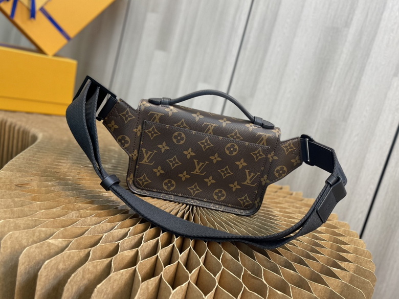 LV Chest pack M45864 21X15X4cm XM