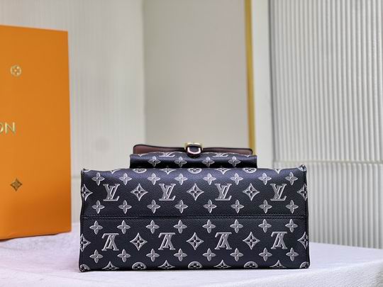 LV BAG OnTheGo M46154 34x26x13cm cs