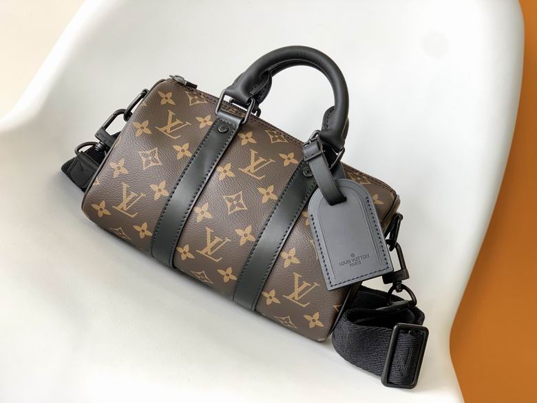 LV Bags Men M46249 25X15X11cm XM