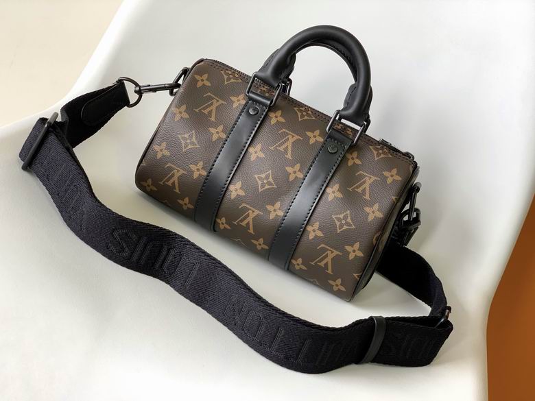 LV Bags Men M46249 25X15X11cm XM