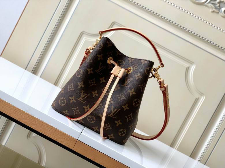 LV Bucket bag M46581