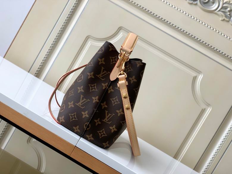 LV Bucket bag M46581