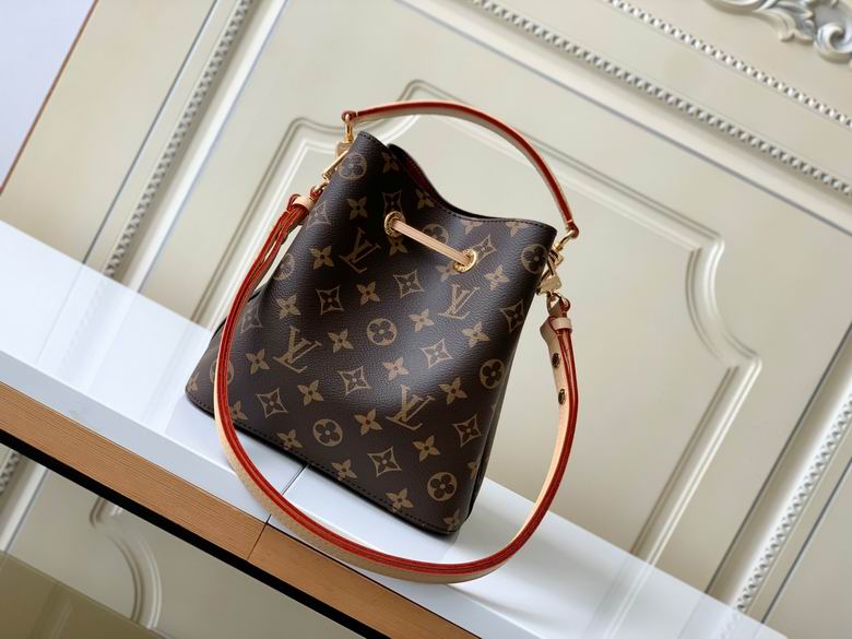 LV Bucket bag M46581