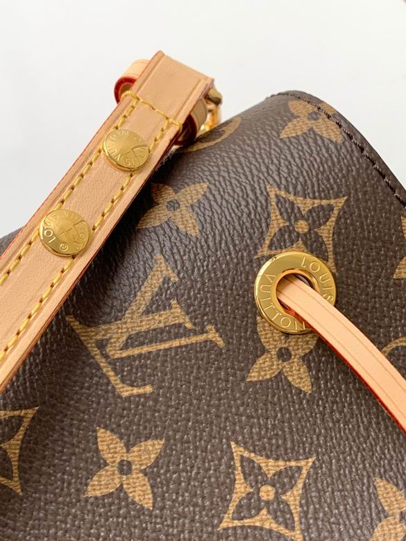 LV Bucket bag M46581