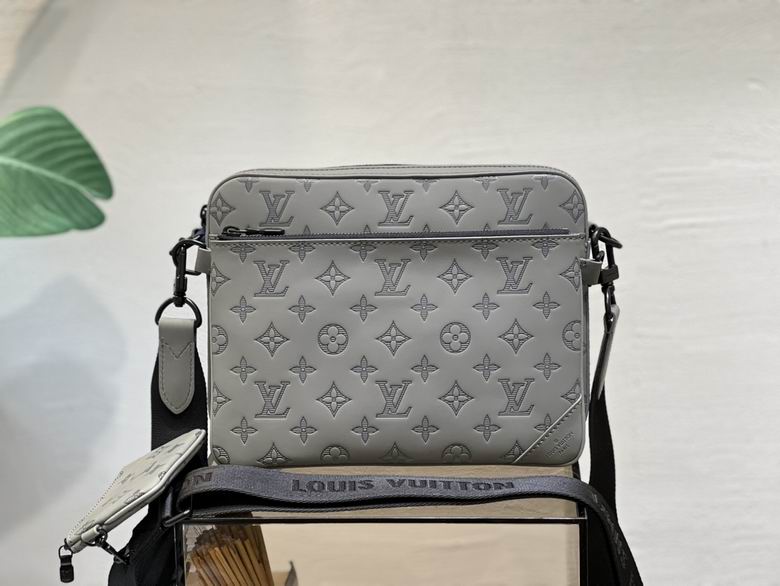 LV BAG Messenger bag M46603 25X18.5X7cm XM