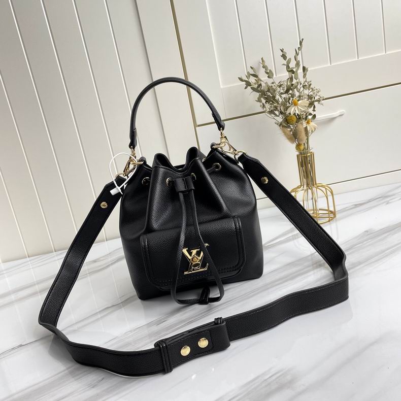 LV Bucket bag M5768802