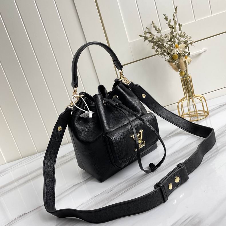 LV Bucket bag M5768802