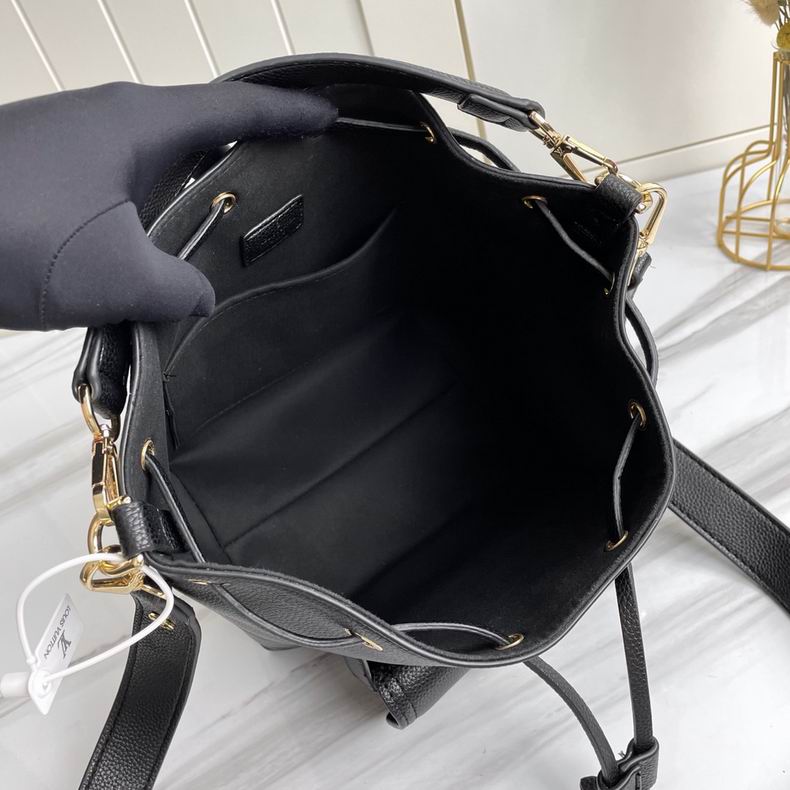 LV Bucket bag M5768802