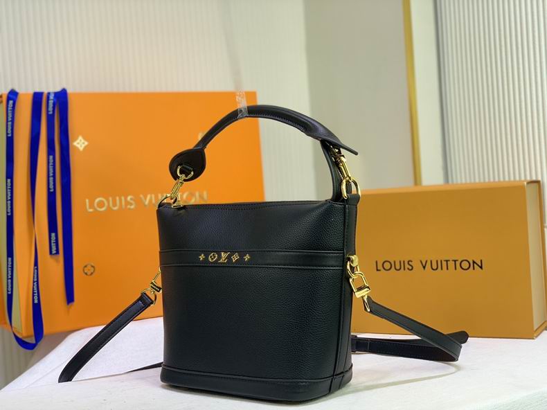 LV Bucket bag M5793401