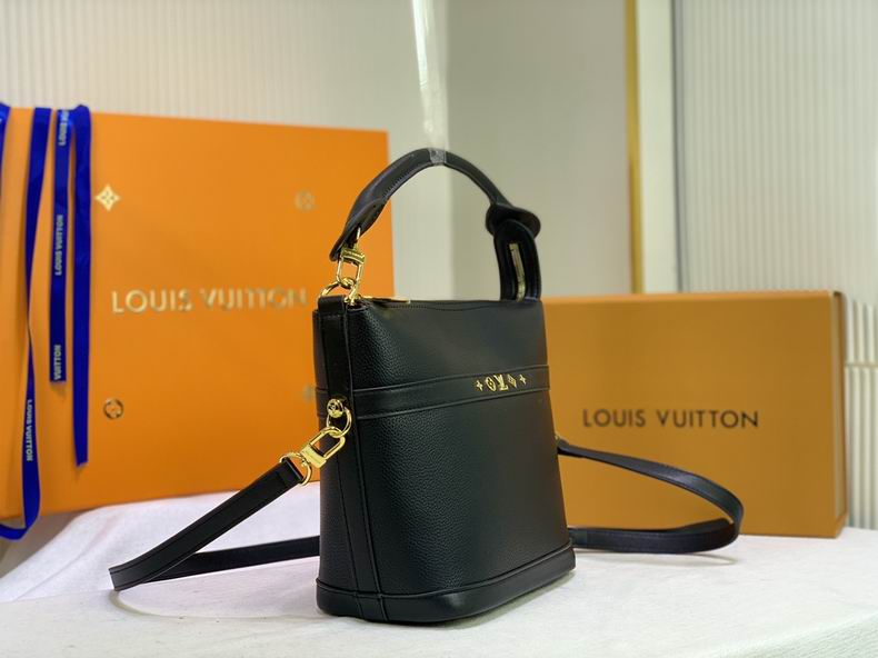 LV Bucket bag M5793401