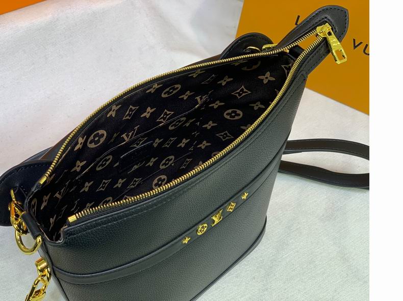 LV Bucket bag M5793401