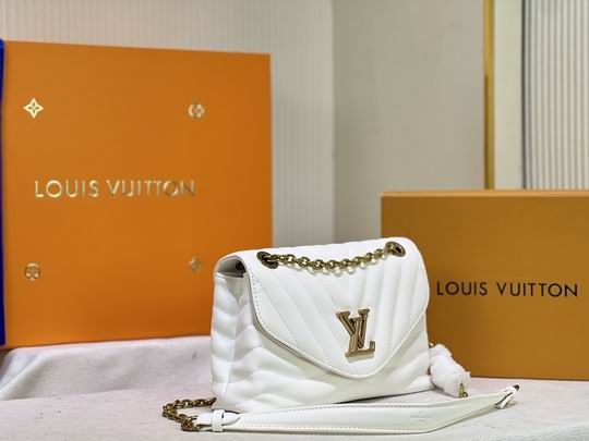 LV BAG New Wave M58552 24x14x9cm cs