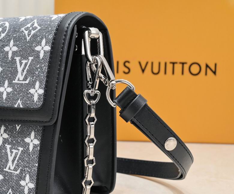 LV BAG Messenger bag M59631 25X17X10.5cm XM