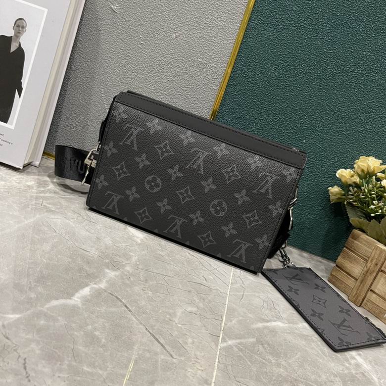 LV BAG Messenger bag M64608 22X14.5X4.5cm YG