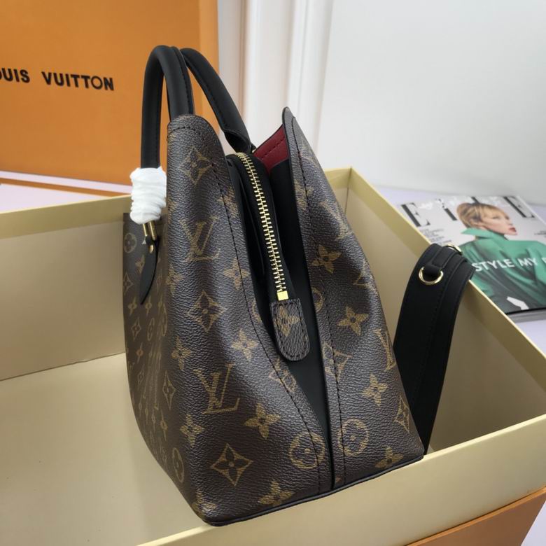 LV BAG Spring Stret M66157 30X21X13 WW