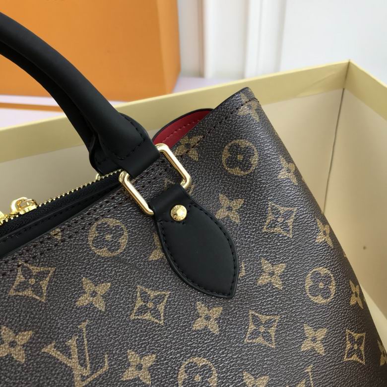 LV BAG Spring Stret M66157 30X21X13 WW