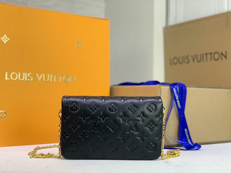 LV BAG Pochette Metis M67695 20x14x8 cm cs