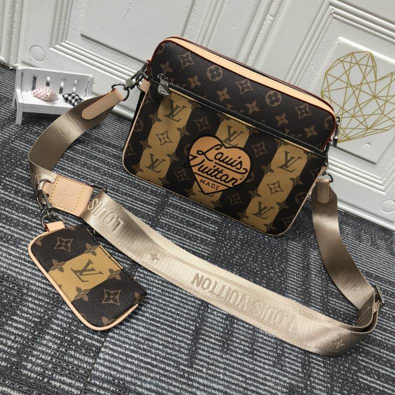 LV BAG Pochette Metis M69443 25x18x4 cm cs