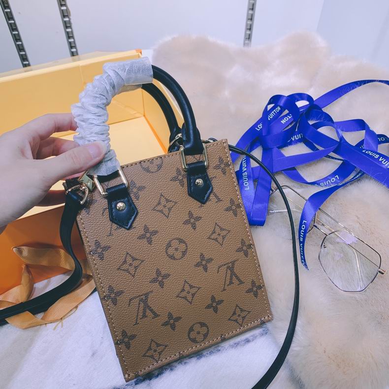 LV BAG Onthego M69846 17x14x5.5 cm cs