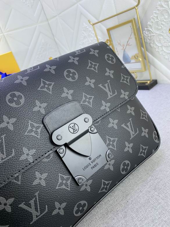 LV BAG Messenger bag M80560 27X21X3.5cm YG