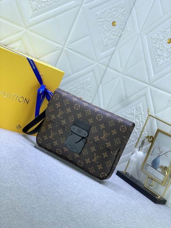 LV BAG Messenger bag M80560 27X21X3.5cm YG