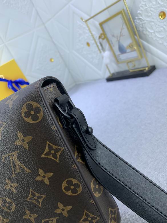 LV BAG Messenger bag M80560 27X21X3.5cm YG