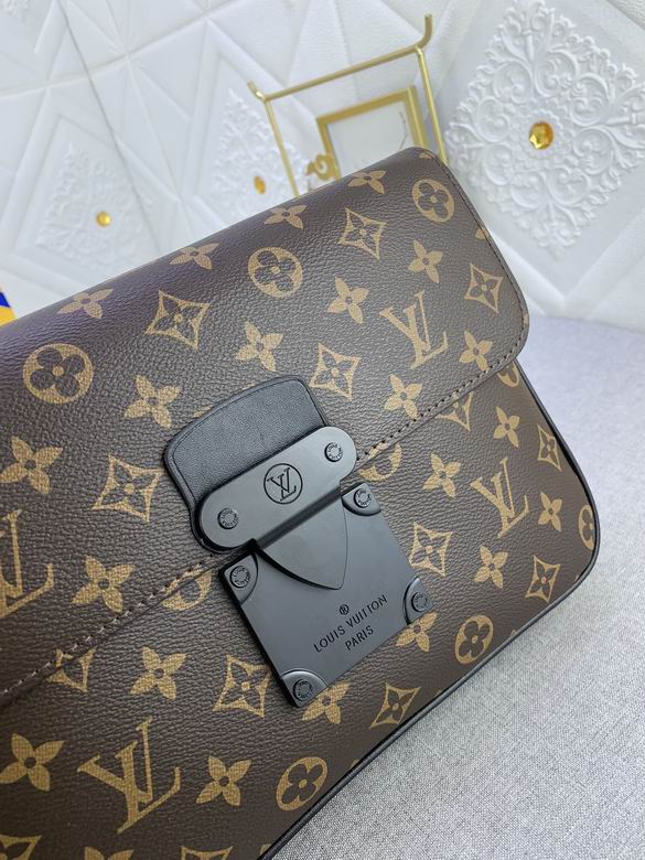 LV BAG Messenger bag M80560 27X21X3.5cm YG