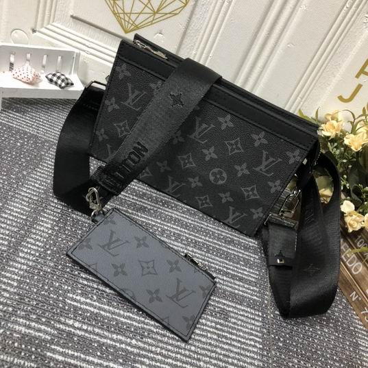 LV BAG Pochette Voyage M81115 22x14.5x4.5cm