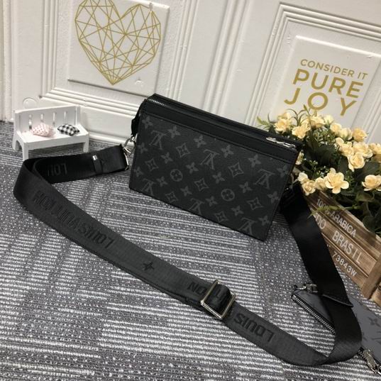 LV BAG Pochette Voyage M81115 22x14.5x4.5cm