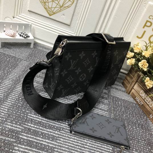 LV BAG Pochette Voyage M81115 22x14.5x4.5cm