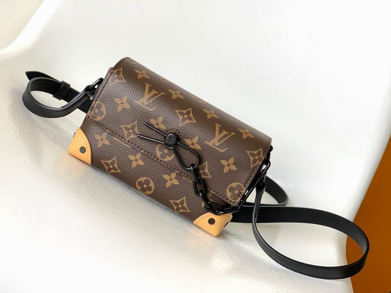 LV Chest pack M81783 18X11X6.5cm XM