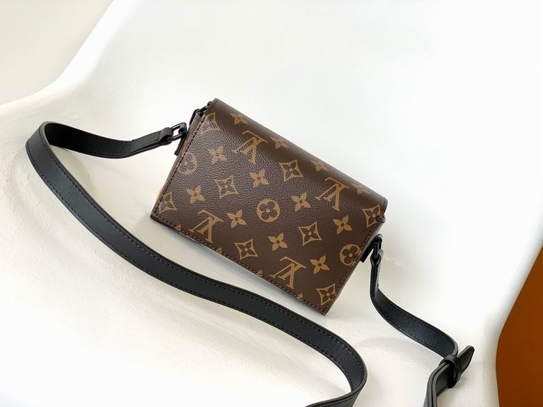 LV Chest pack M81783 18X11X6.5cm XM