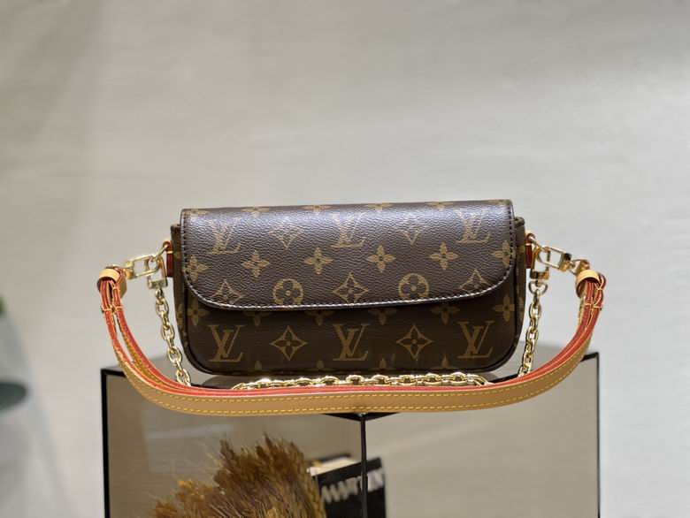 LV Chest pack M81911 23.5X12X4.3cm XM