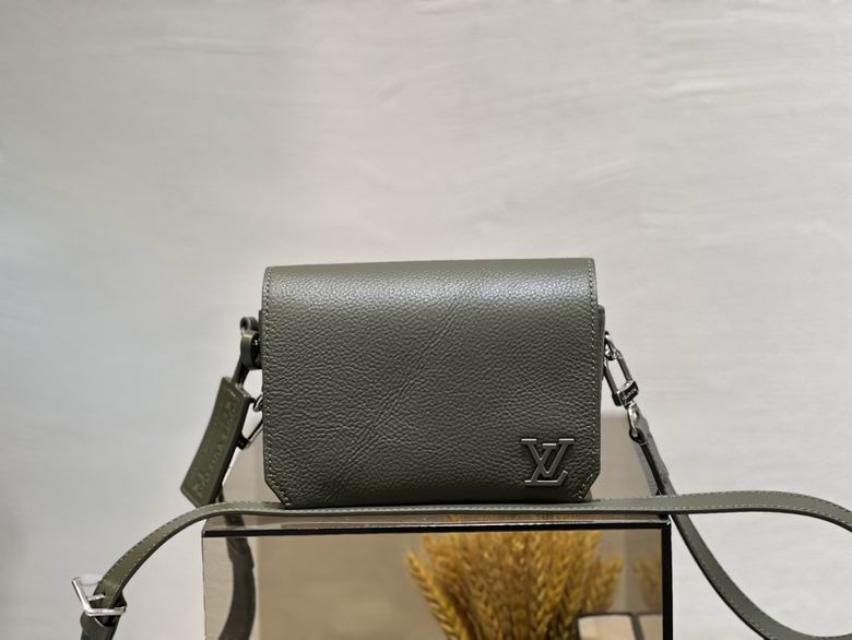 LV BAG Messenger bagAerogram M82085 17X12X7cm YG