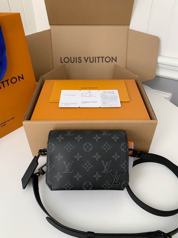 LV BAG Messenger bagM82085 17.3X12X7cm YG