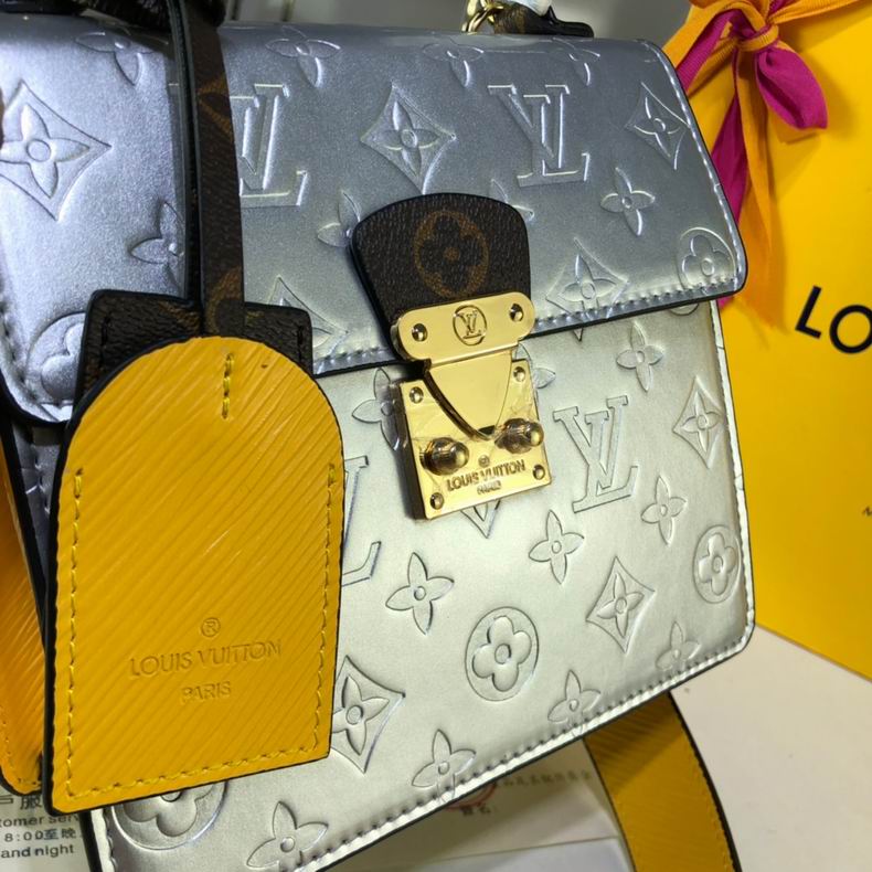 LV BAG Spring Street M90375 17x16x8.5 cm cs