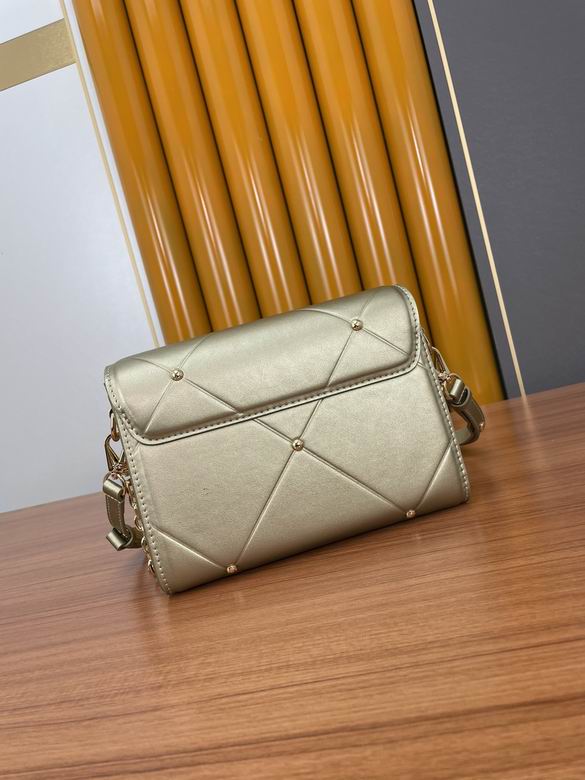 LV BAG Twist WW221181 23X17X9.5